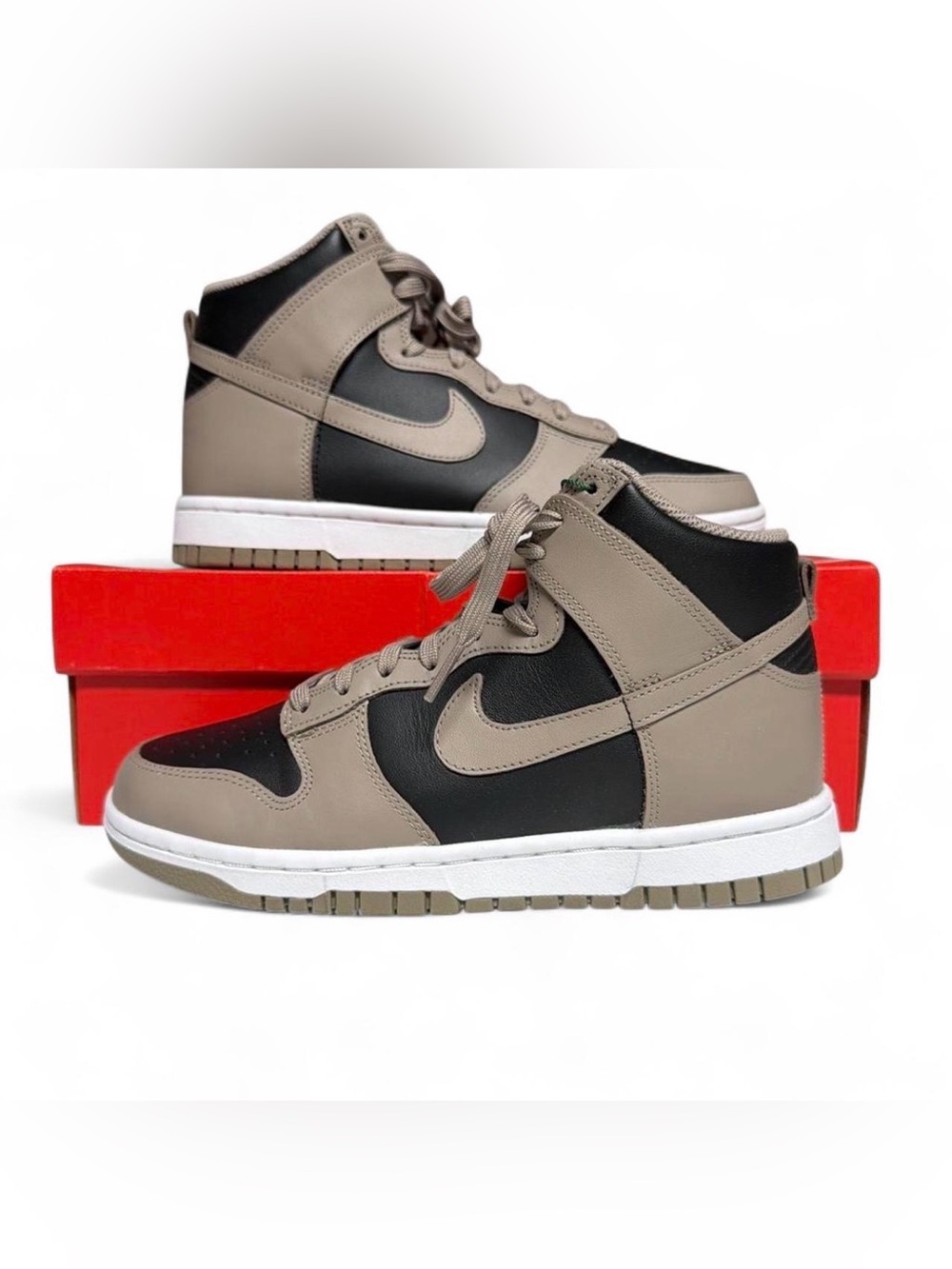Nike dunks 6.5 women (6 men’s)